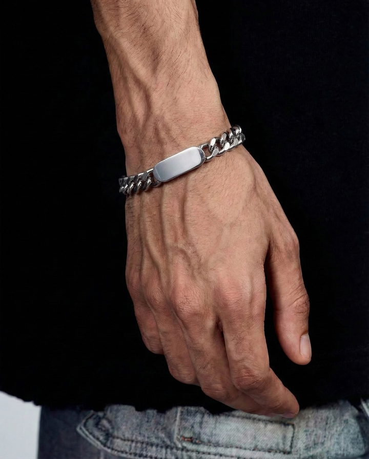 Front detail of Chunky Chain Bracelet