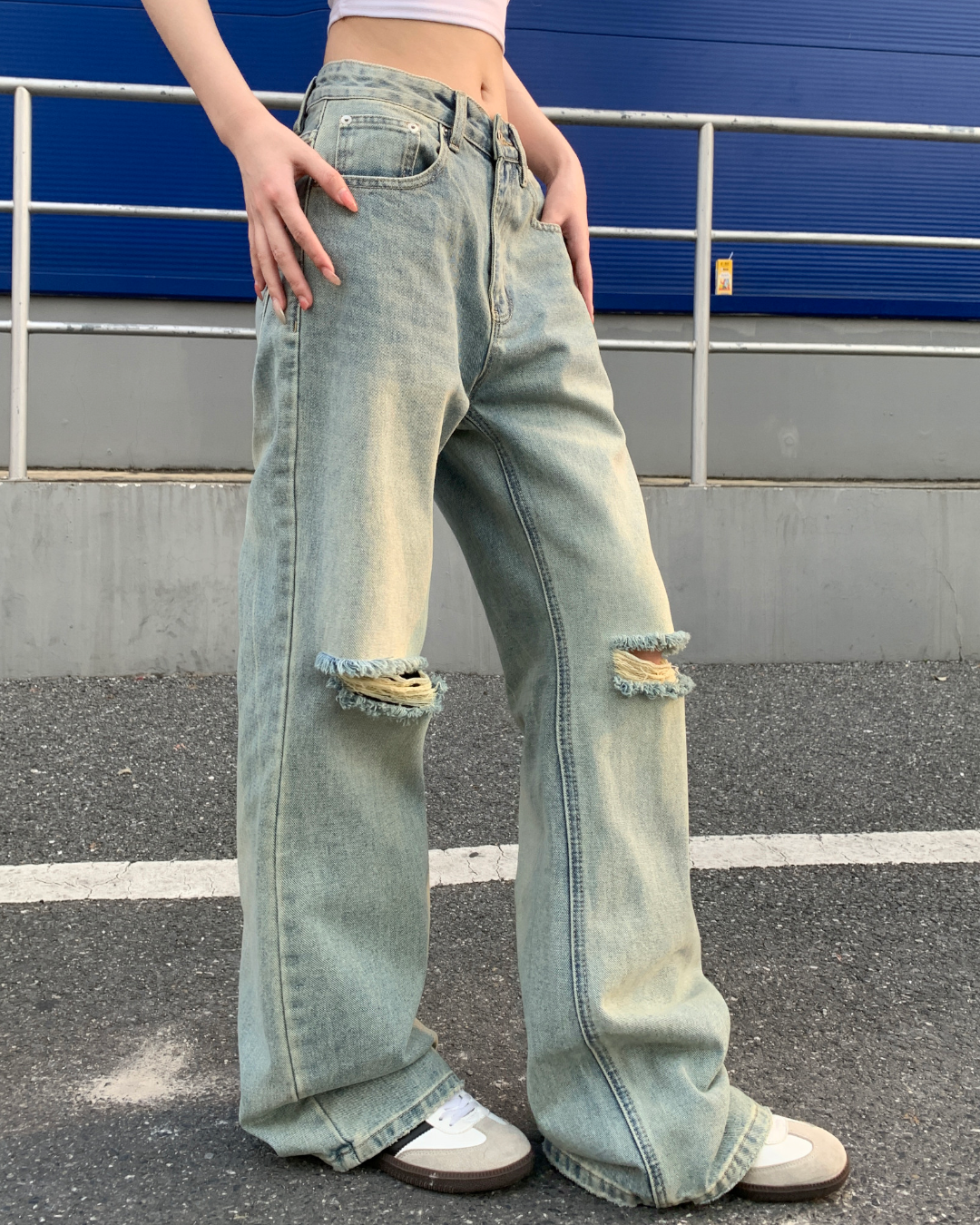 STEP BLOCK MT070 Knee-Distressed Wide Leg Baggy Jeans - Light Wash