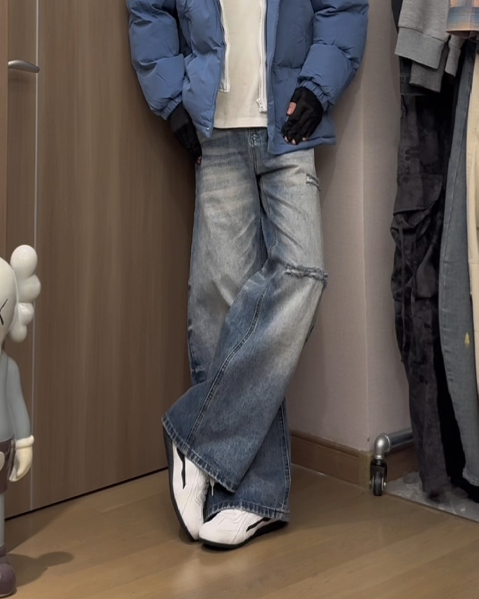 BRYNOR Light Wash Distressed Baggy Jeans product photo