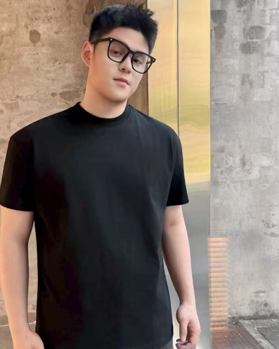 Front view of Slim Fit / Relaxed Fit 2-pack Basic Crew Neck Long Sleeve T-Shirt