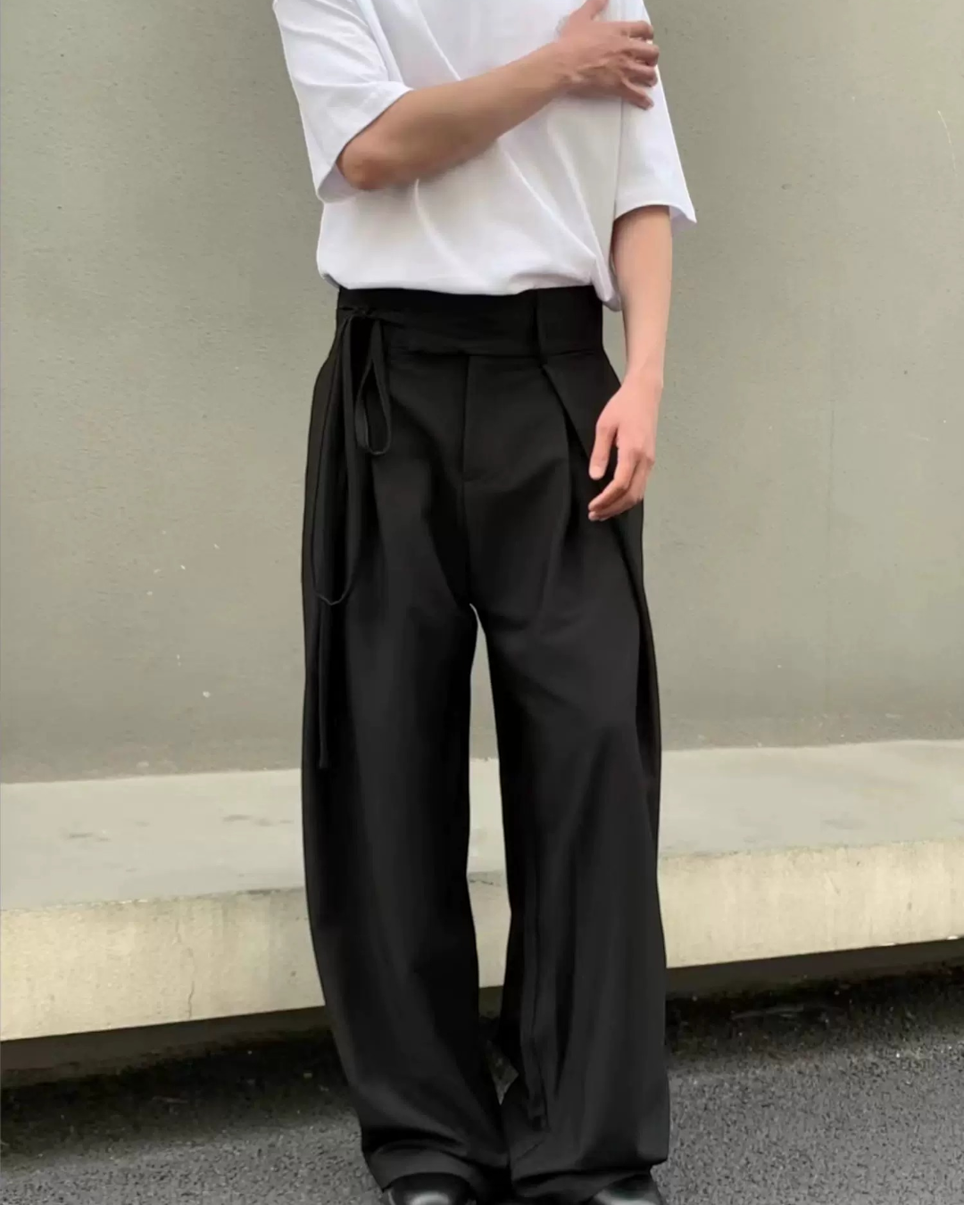 BRYNOR Pleated Wide Leg Trousers product photo