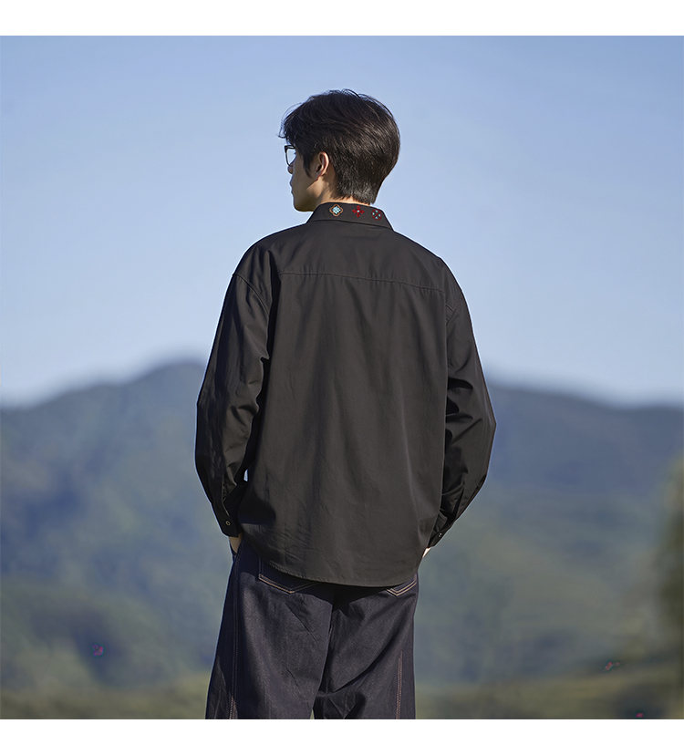 Minimal-embroidered shirt, back view of the black shirt